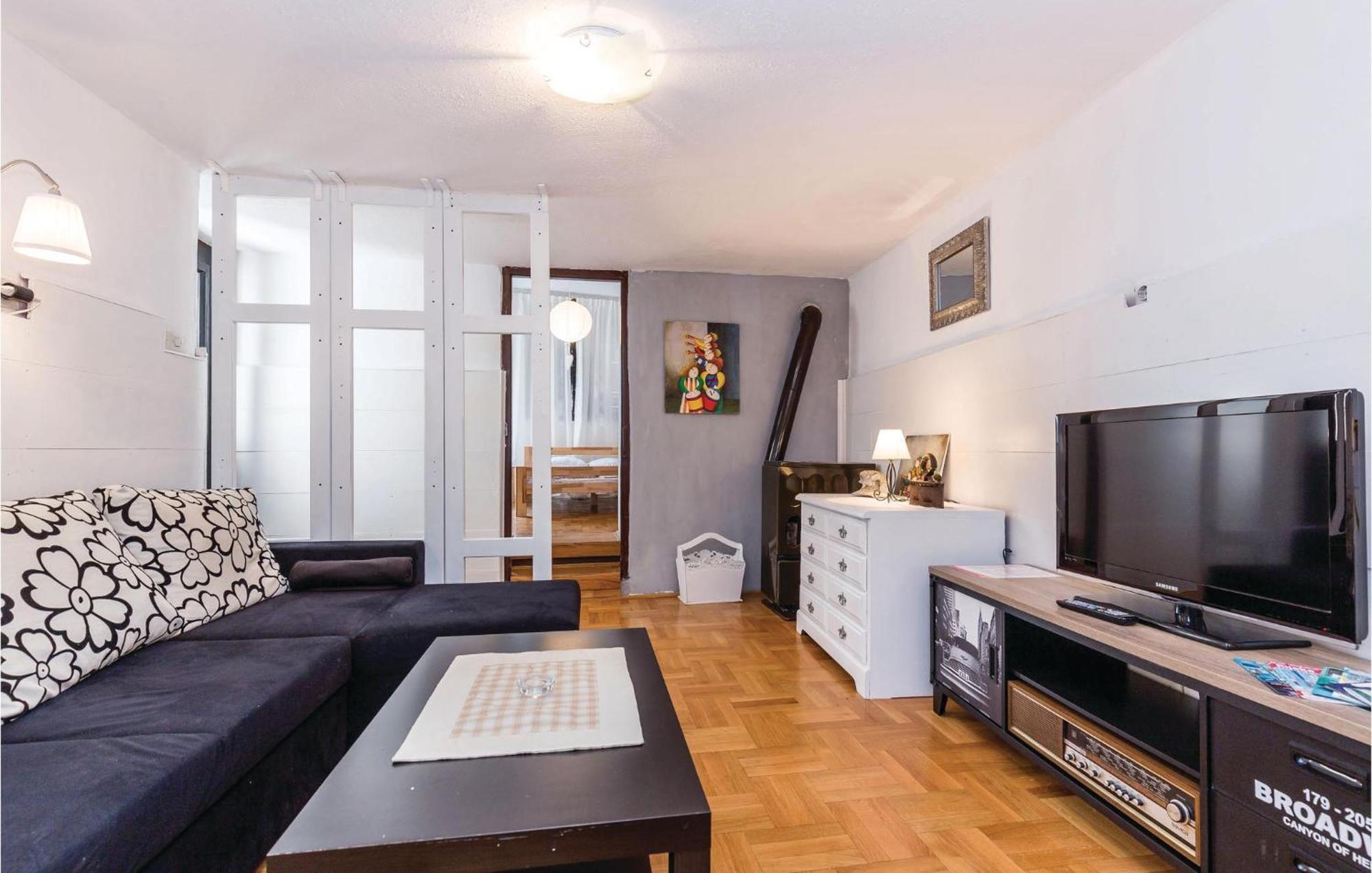 Amazing In With Wifi Apartment Novi Vinodolski
